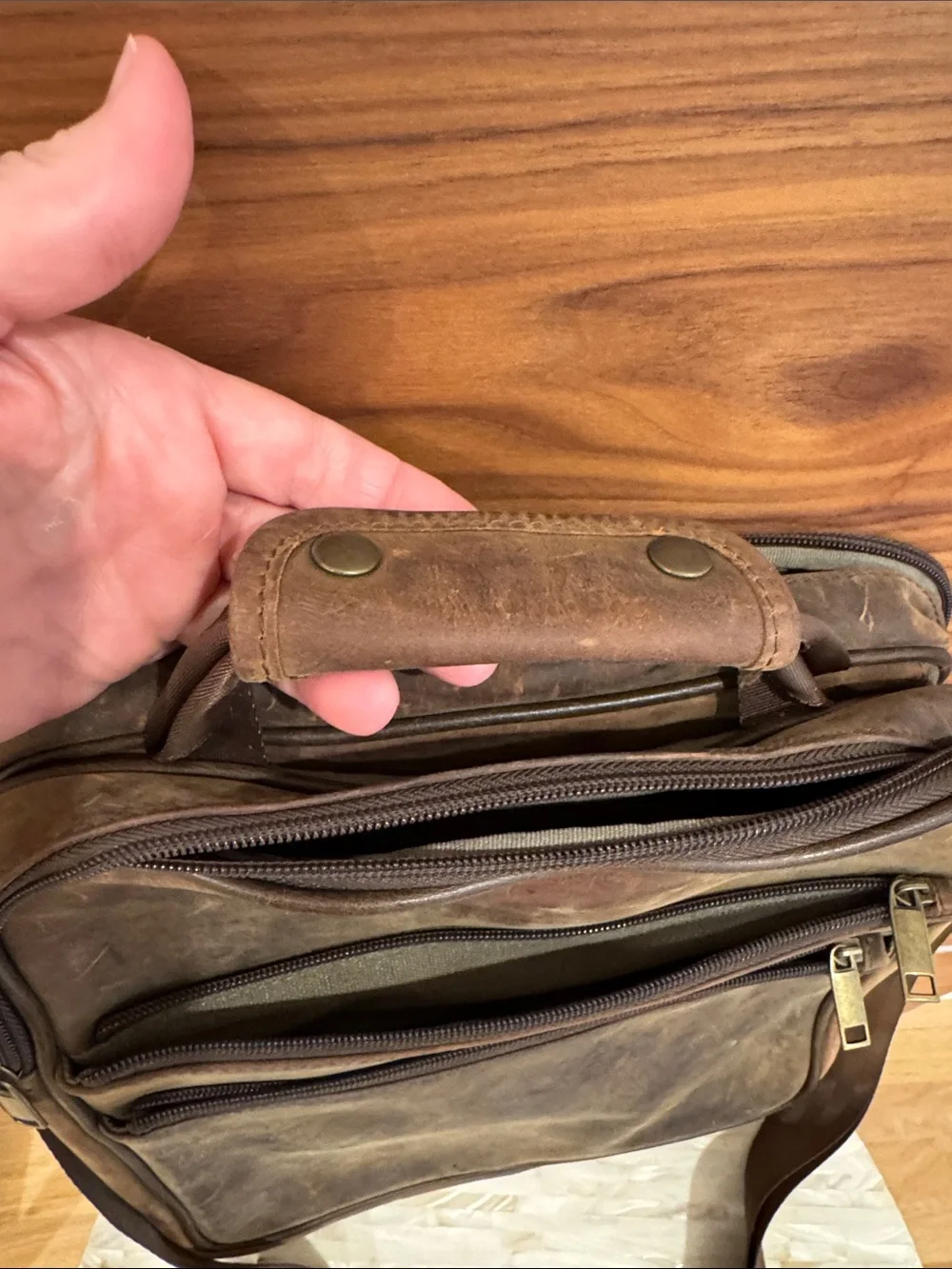 Brookstone Brown Leather Crossbody Messenger Bag - Unisex